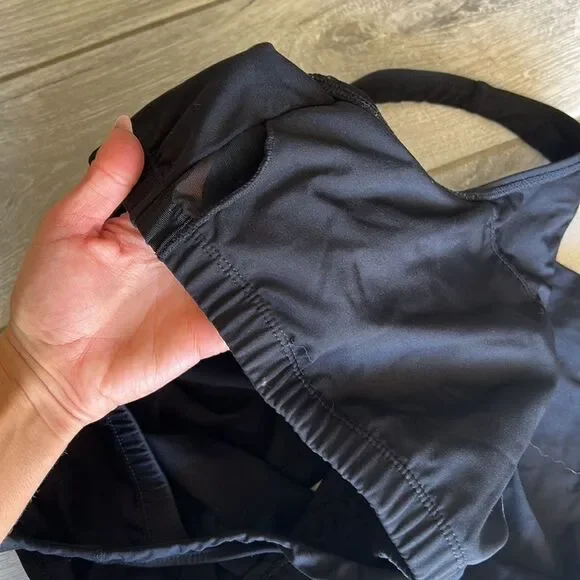 Black cropped work out tank top - Picture 3 of 4